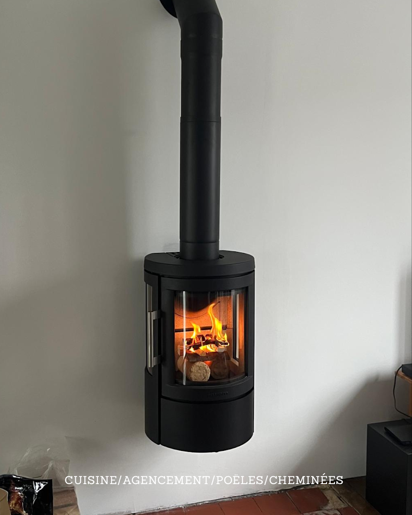 Installation d'un poêle à bois par Cuisine et Poêles Huchet